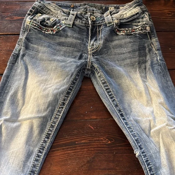 Miss me jeans boot cut 27 little hole above the back pocket under the belt loop - Picture 7 of 7